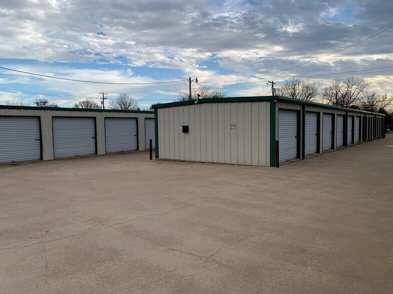 More Photos Of 1312 N Kaufman St, Seagoville Self Storage For Sale