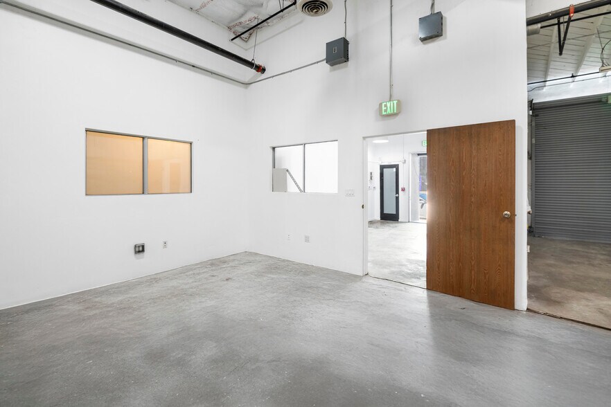 More Photos Of 3238 Union Pacific Ave, Los Angeles Industrial For Lease
