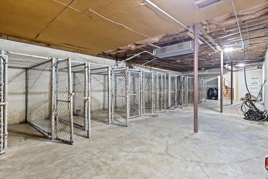 More Photos Of 1355 E Lafayette St, Tallahassee Veterinarian Kennel For Sale