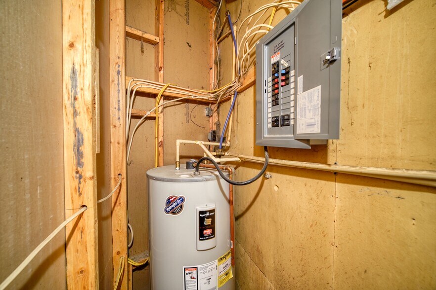 More Photos Of 3980 Ann Arbor Rd, Jackson Light Manufacturing For Sale