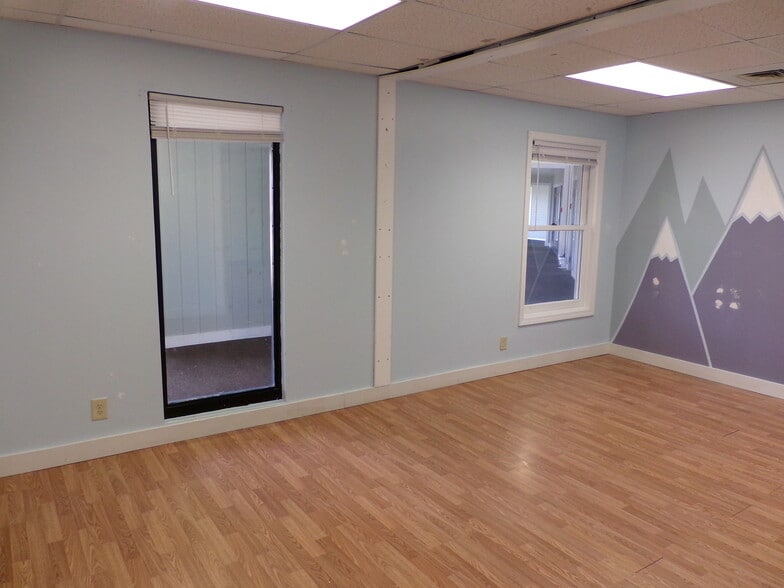 More Photos Of 401 Gilford Ave, Gilford Office For Lease