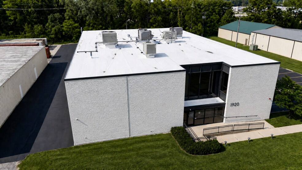 More Photos Of 1920 McKinley Ave, Mishawaka Office For Sale