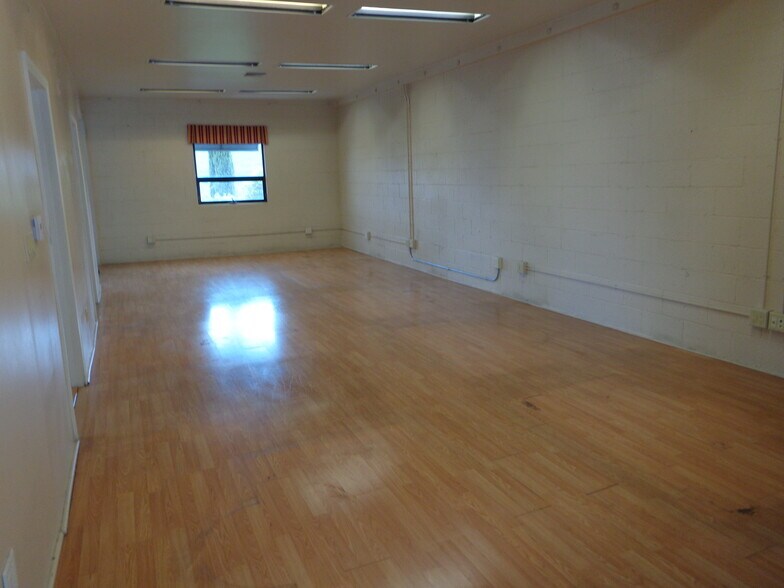 More Photos Of 3536 Foothill Blvd, La Crescenta Freestanding For Lease