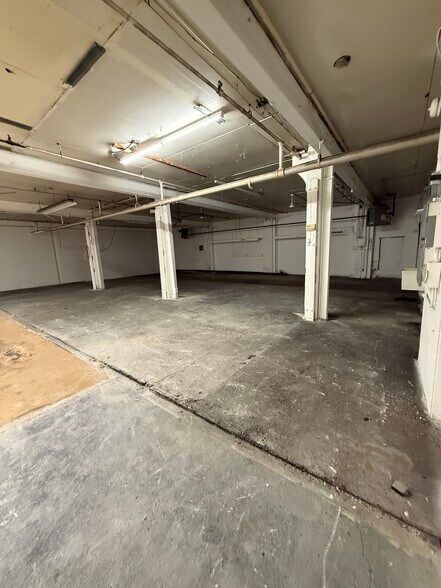 More Photos Of 273 Lenox St, Norwood Warehouse For Lease