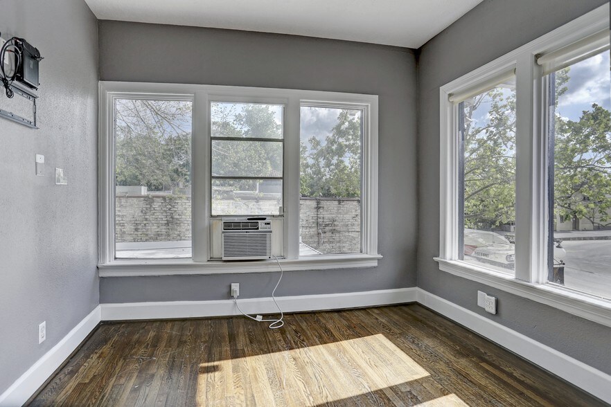 More Photos Of 4317 Montrose Blvd, Houston Storefront Retail Office For Lease