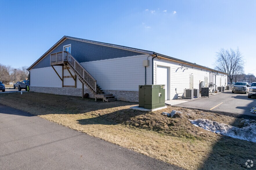 More Photos Of 2112 S Milford Rd, Highland Township General Retail For Sale