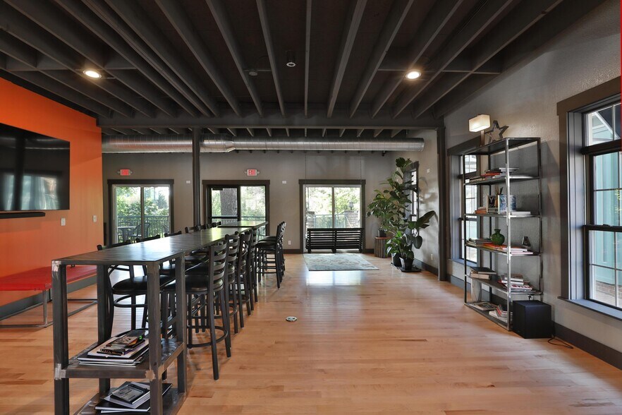 More Photos Of 57 Mill St, Columbus Storefront For Sale