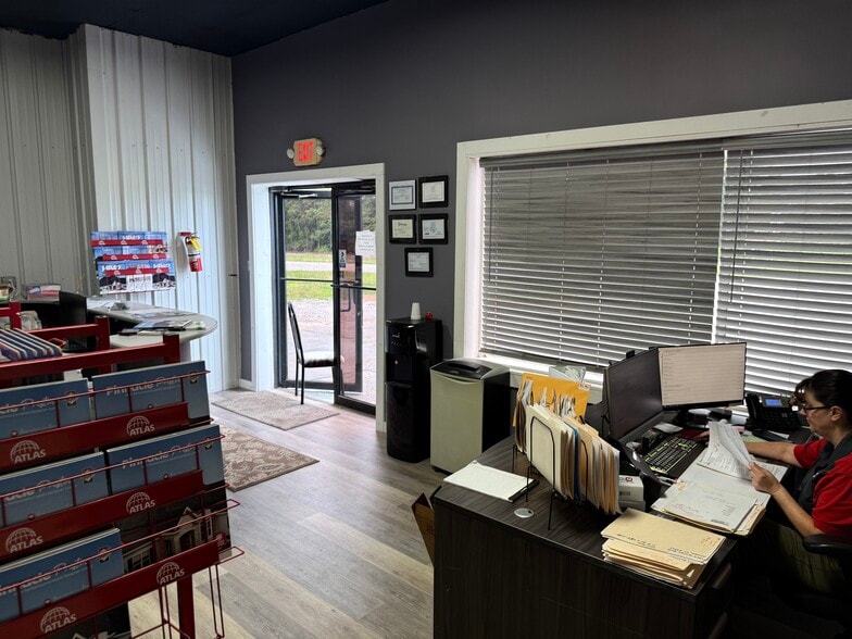 More Photos Of 3448 Highway 14, Laurens Light Distribution For Sale