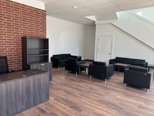 More Photos Of 127 W Main St, Ardmore Office For Lease