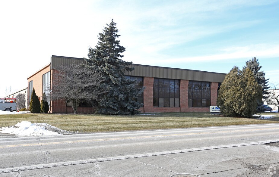More Photos Of 1400 Powis Rd, West Chicago Warehouse For Lease