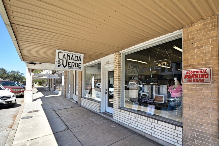 More Photos Of 200 E Court St, Seguin General Retail For Sale