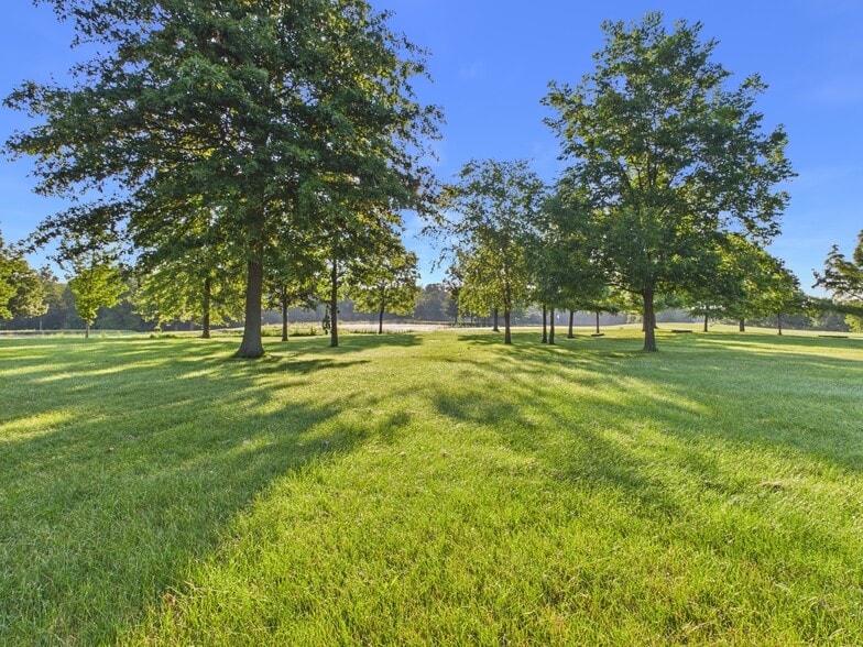 More Photos Of 7453 400 S, Marion Sports And Entertainment For Sale