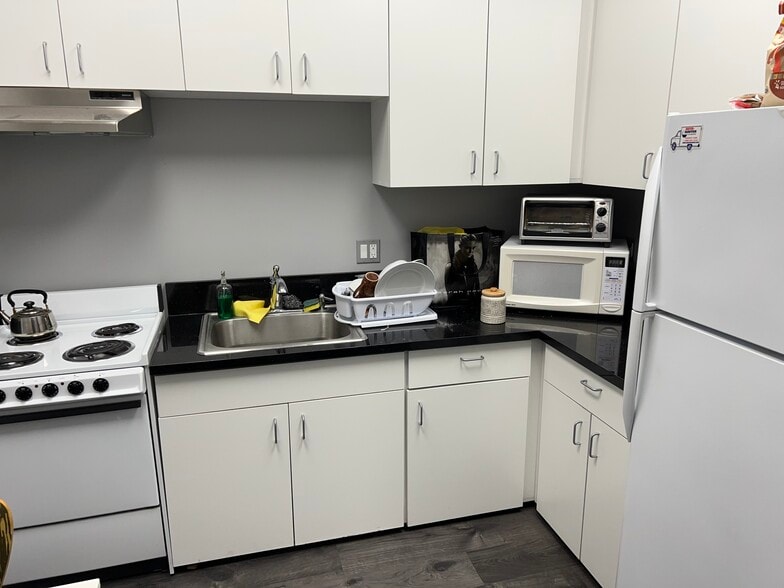 More Photos Of 5770 Anderson St, Vernon Manufacturing For Sale