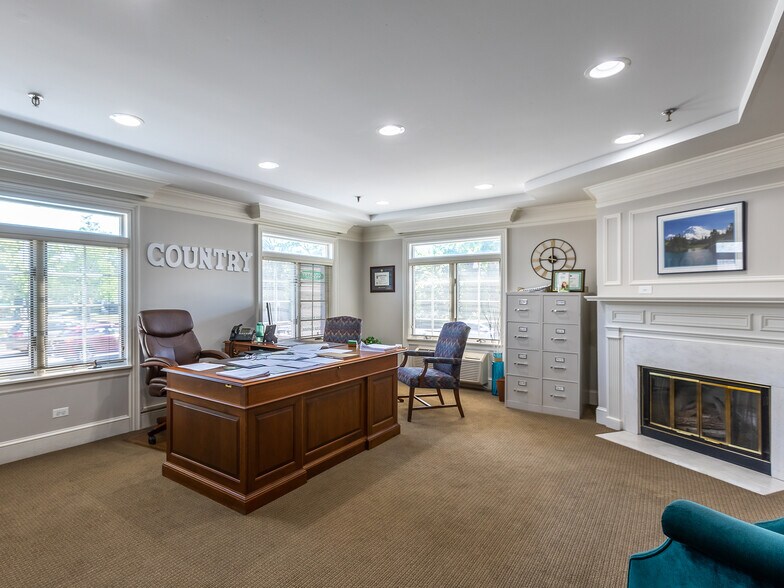 More Photos Of 301 W Roosevelt Rd, Wheaton Office For Lease