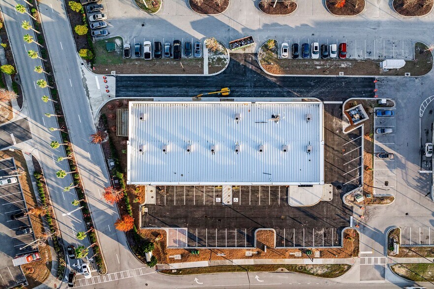 More Photos Of 220 Tanger Outlets Blvd, Pooler Storefront For Lease