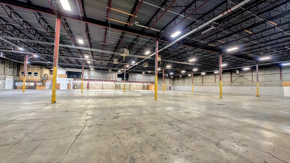 More Photos Of 16011 128 Av NW, Edmonton Warehouse For Lease