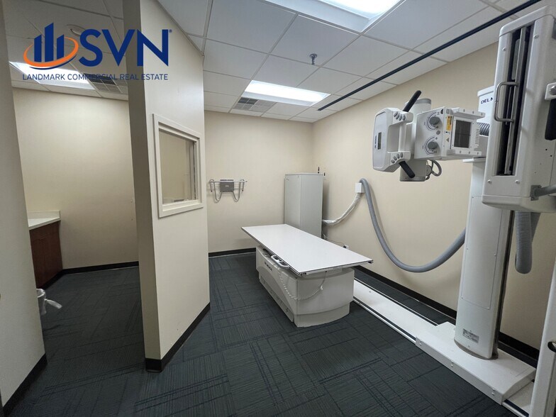 More Photos Of 511-515 Thornhill Dr, Carol Stream Unknown For Lease