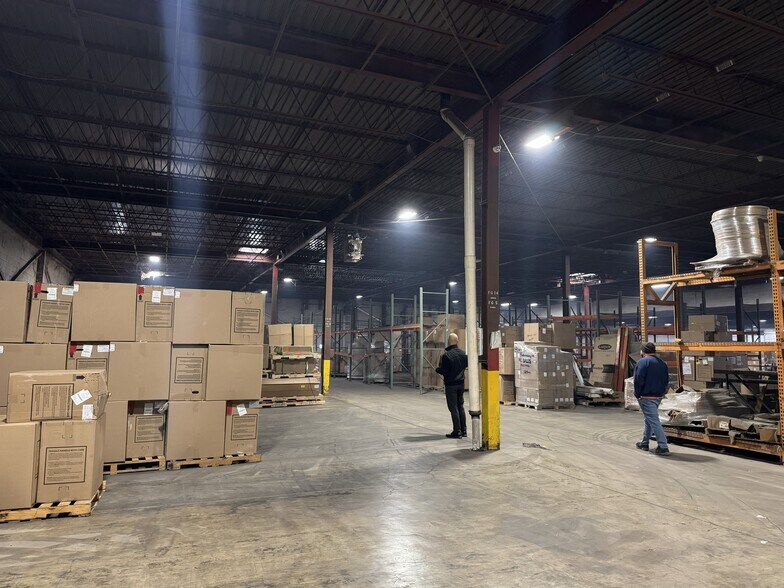 More Photos Of 880 W Waterloo Rd, Akron Warehouse For Lease