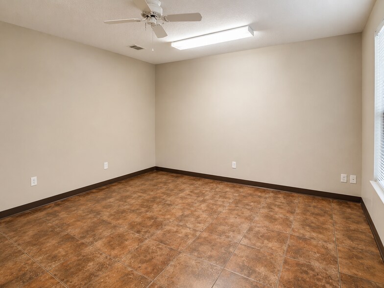 More Photos Of 1916 Melrose St, Pineville Self Storage For Lease