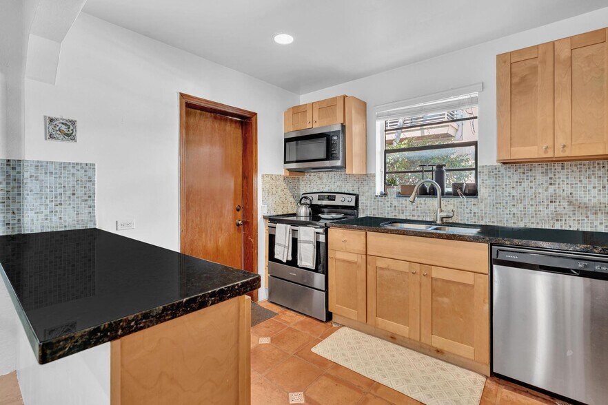 More Photos Of 836 W 40th St, Miami Beach Apartments For Sale