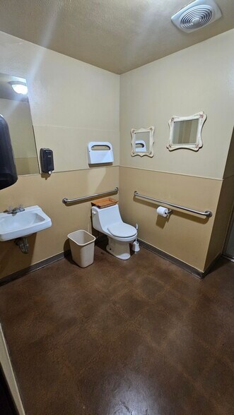 More Photos Of 1115 S Taylor Ave, Montebello Truck Terminal For Lease