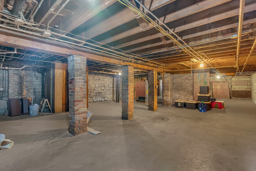 More Photos Of 105 1/2 S Court St, Crown Point General Retail For Sale