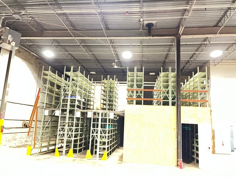 More Photos Of 270 E 167th St, Harvey Warehouse For Lease