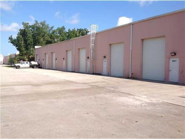 More Photos Of 829-829 S Kings Hwy, Fort Pierce Warehouse For Lease