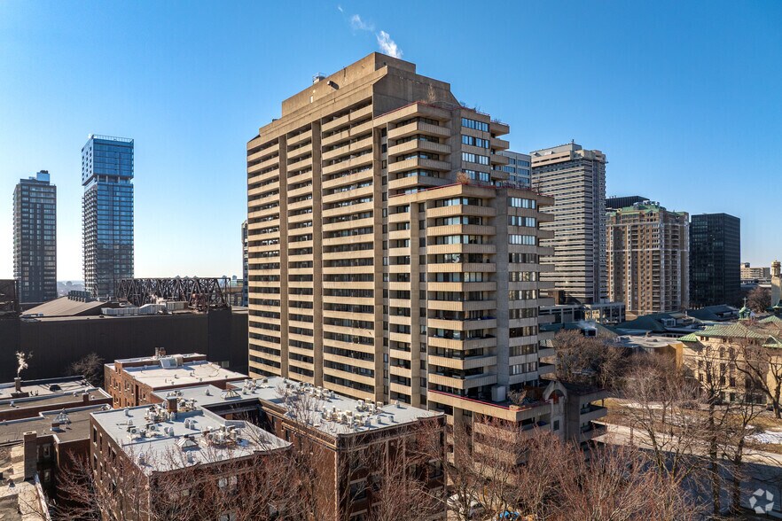 More Photos Of 2021 Av Atwater, Montréal Apartments For Lease