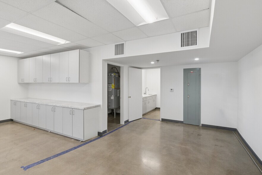 More Photos Of 11185 Roswell Ave, Pomona Warehouse For Lease