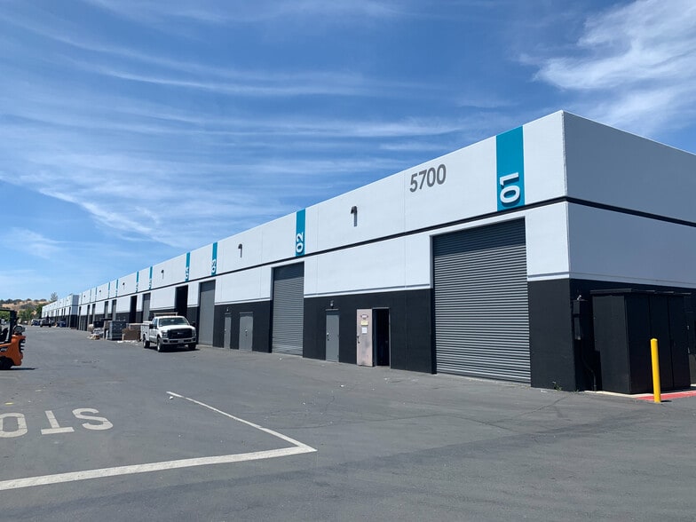 More Photos Of 5700 Imhoff Dr, Concord Warehouse For Lease