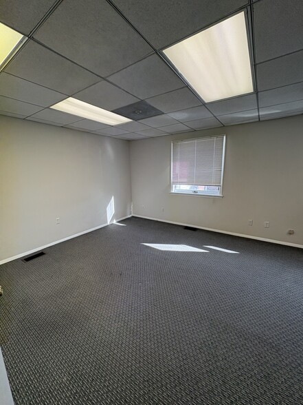 More Photos Of 44 Broadway, Greenlawn Office For Lease
