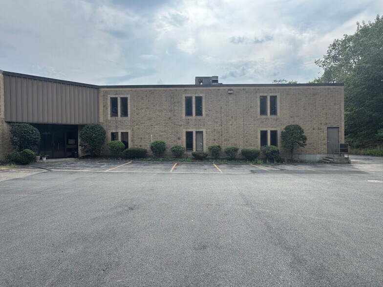 More Photos Of 168 Ayer Rd, Littleton Warehouse For Lease
