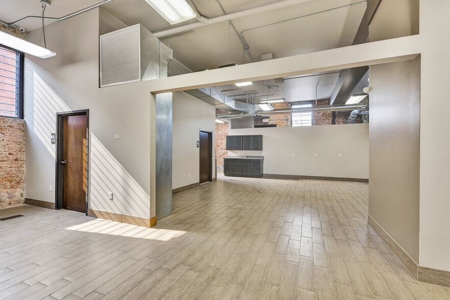 More Photos Of 1309-1311 1st St S, Nampa Storefront Retail Office For Sale