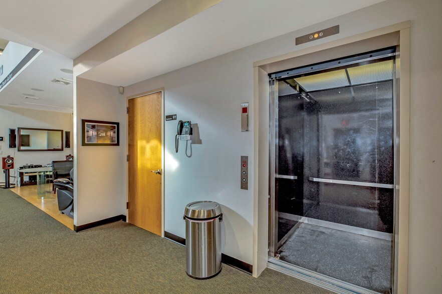 More Photos Of 2845 Middle Country Rd, Lake Grove Storefront Retail Office For Sale