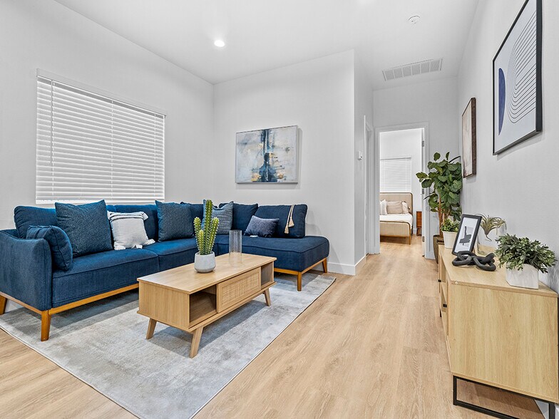 More Photos Of 308 S Laurel St, Santa Ana Apartments For Sale