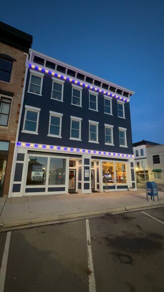 More Photos Of 40 Monument Sq, Urbana Storefront Retail Office For Lease