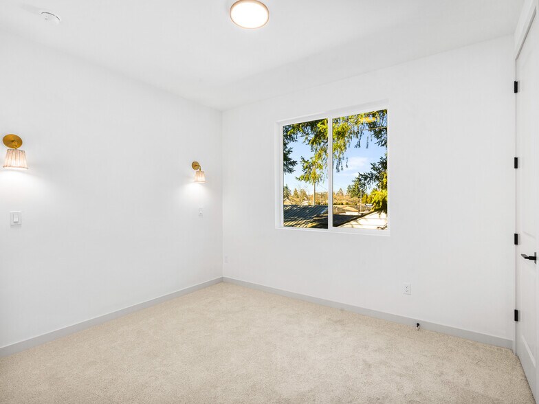 More Photos Of 7468 Tolman St, Portland Multifamily For Sale