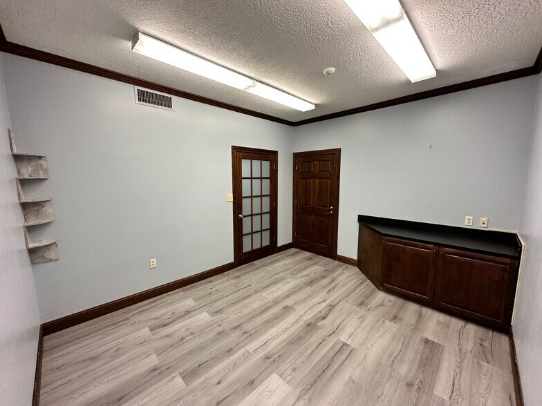 More Photos Of 2050 N 11th St, Beaumont Medical For Lease
