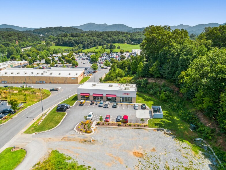 More Photos Of 31 Berry Blvd, Franklin Freestanding For Sale