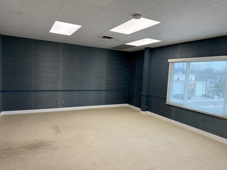More Photos Of 9651 Clayton Rd, Saint Louis Office For Lease