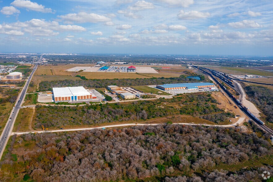 More Photos Of 7042 Industrial Way, San Antonio Distribution For Lease