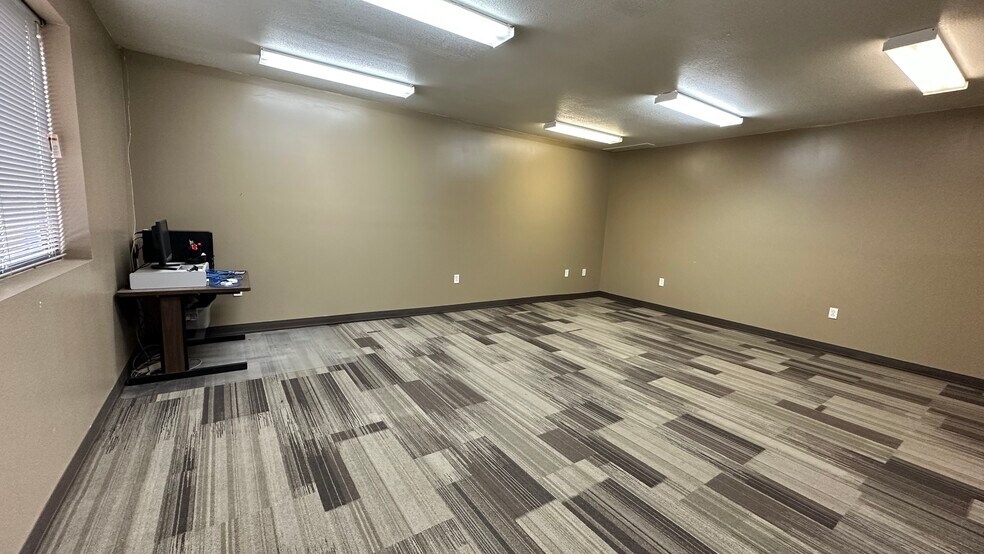 More Photos Of 2401 1/2 Empire, Bloomington General Retail For Sale