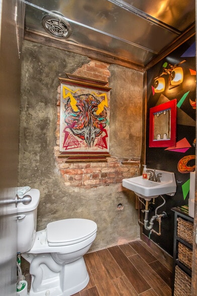 More Photos Of 114-116 17th Ave S, Nashville Office For Sale