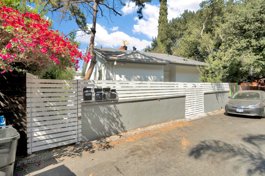 More Photos Of 3662 Fredonia Dr, Los Angeles Apartments For Sale