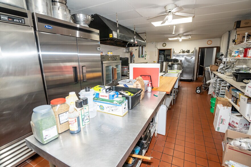 More Photos Of 10140 S Roberts Rd, Palos Hills Bar For Sale