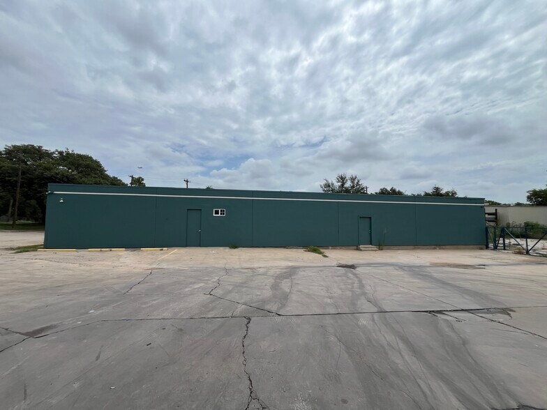 More Photos Of 513 Thompson Ln, Austin Flex For Lease