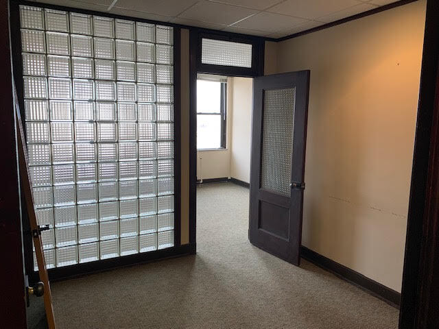 More Photos Of 103 E State St, Mason City Office For Lease