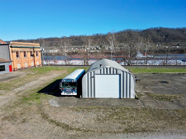 More Photos Of 2200 Union St, Bellaire Warehouse For Sale