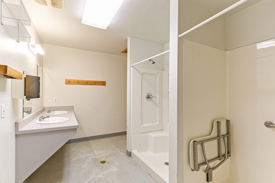 More Photos Of 3955-3995 N Irving St, Denver Religious Facility For Lease